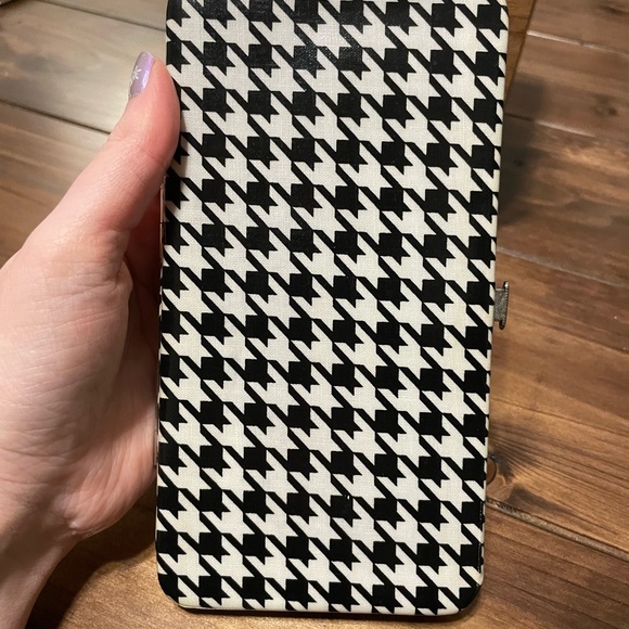 Chic Black and White Houndstooth Clutch - Picture 2 of 3